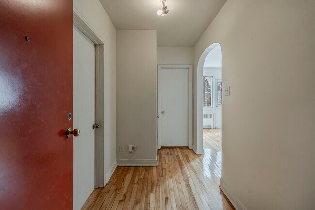 Photo - 3030 Av Linton