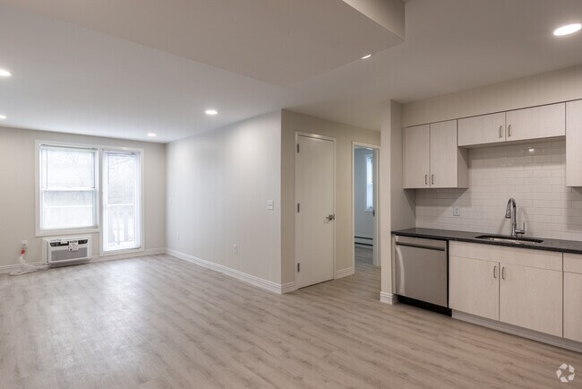 1BR, 1BA - 800SF