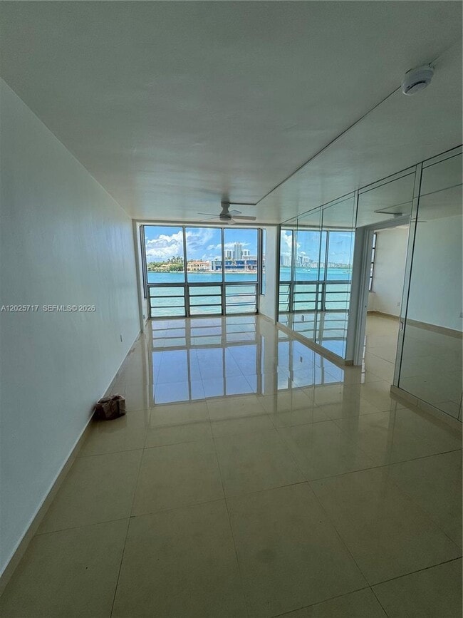 Building Photo - 10281 E Bay Harbor Dr Unit B3