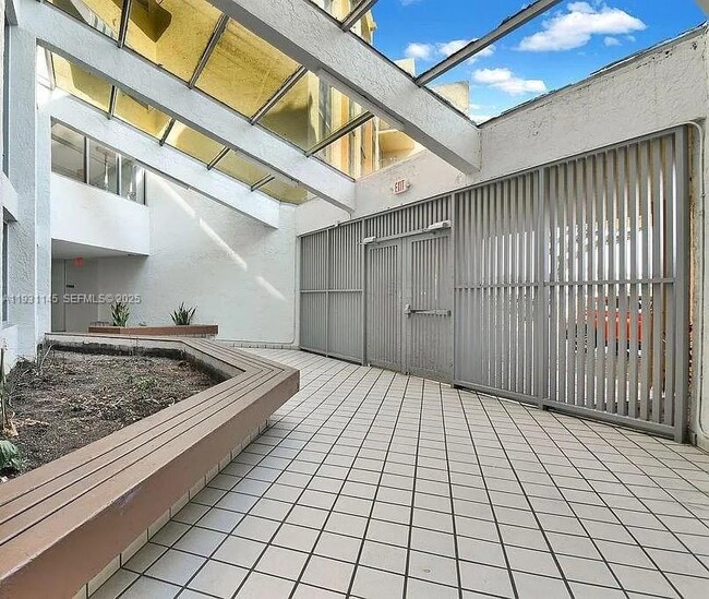 Photo - 11790 SW 18th St Unidad 218-3