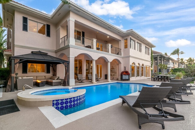 Photo - 961 Banyan Dr