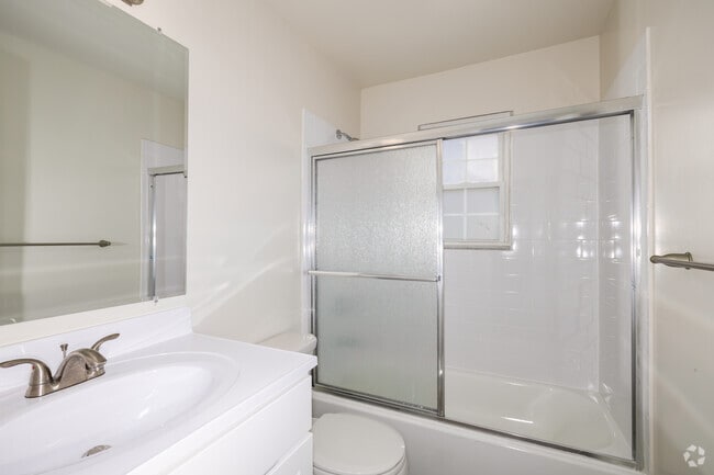 1BR, 1BA - w/Basement - 1,650SF - Bathroom