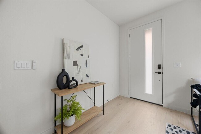 Photo - 1709 Maple Ave Unit 2B