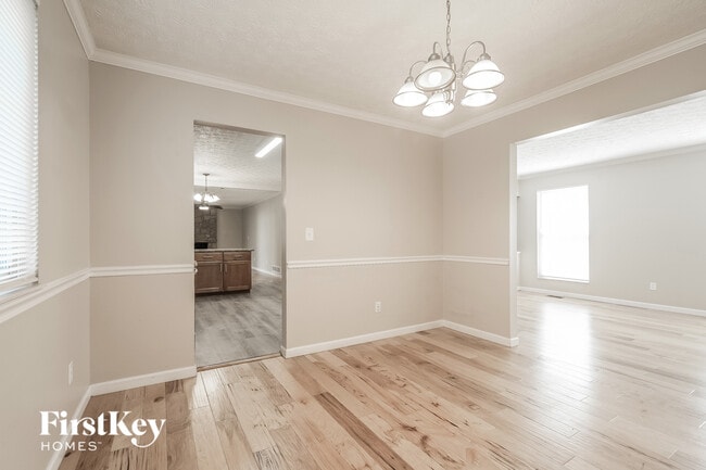 Photo - 833 Lindenhaven Rd