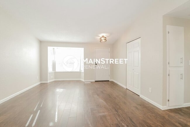 Photo - 4 Bedroom Pet-Friendly Home in PUYALLUP, WA with Main Street Renewal