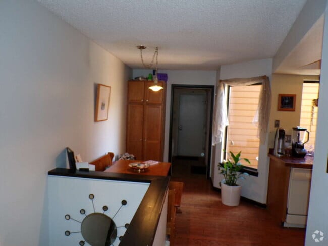 Building Photo - Wind Stream Condos - 3 Bedroom - 2 bathroo... Unit #75