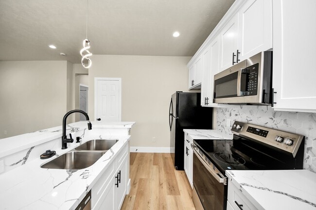 Building Photo - 5211 Amy St Unit B