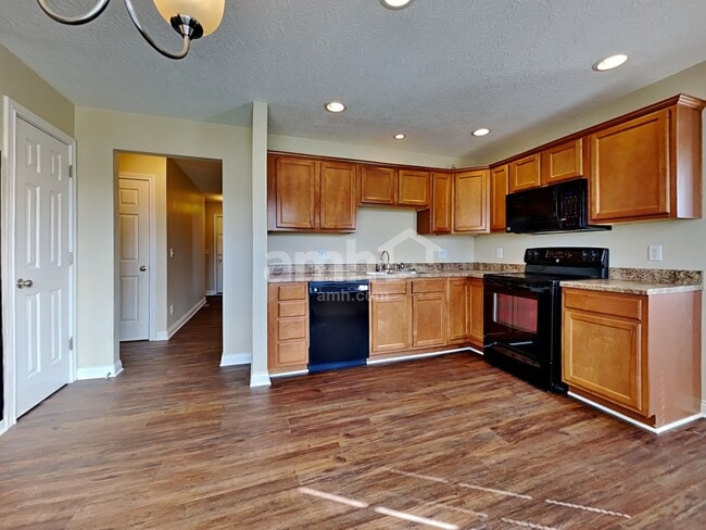 Photo - 8133 Darlene Ter