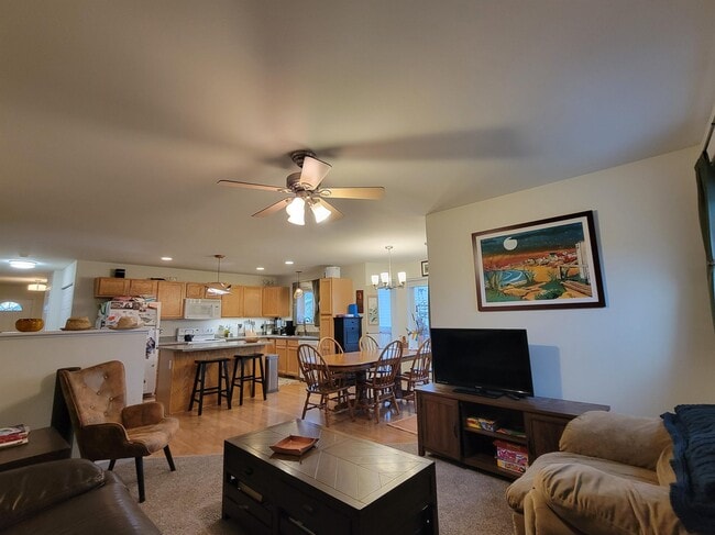 Photo - 190 Droulliard Ave