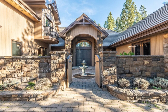 Photo - 61725 Broken Top Dr