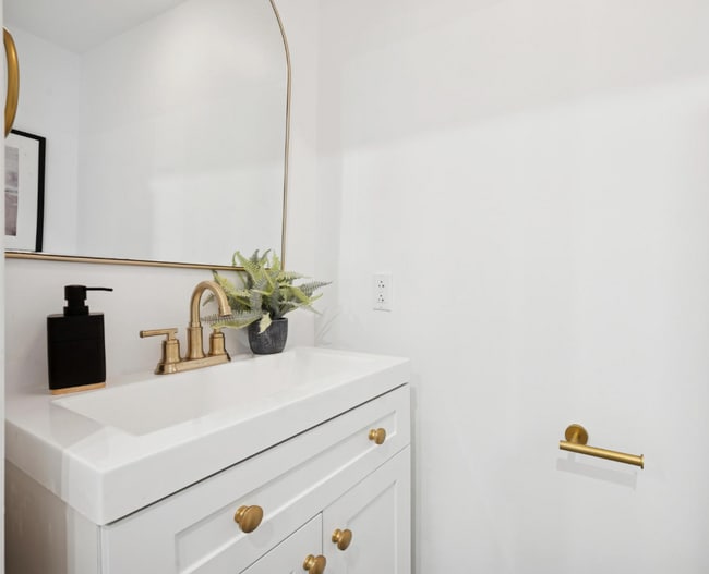 Photo - 2600 Webster St