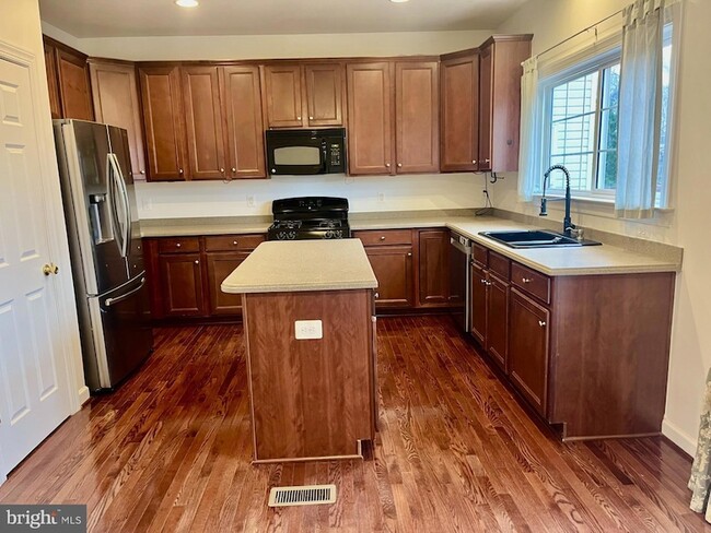 Photo - 6003 Popes Creek Pl