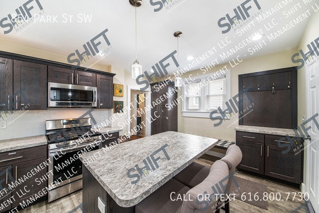 Building Photo - 854 Park St SW Rental