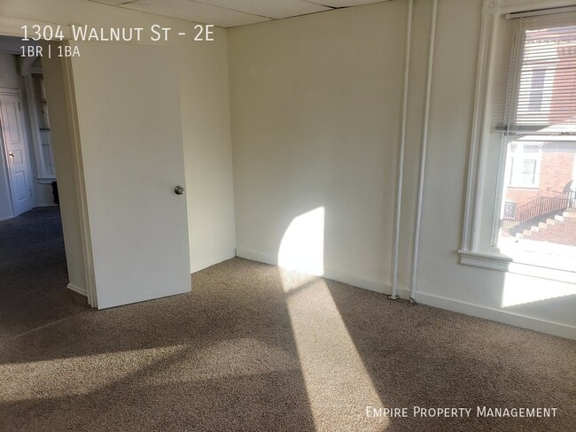 2nd Floor: 1 Bedroom/ 1 Bathroom Apartment... - 2nd Floor: 1 Bedroom/ 1 Bathroom Apartment... Unidad 2E