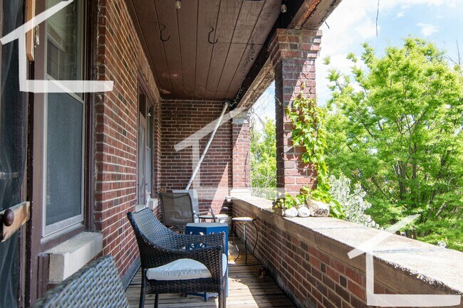 Photo - 9/1 Spacious 2BR w/heat inc, balcony on Br...