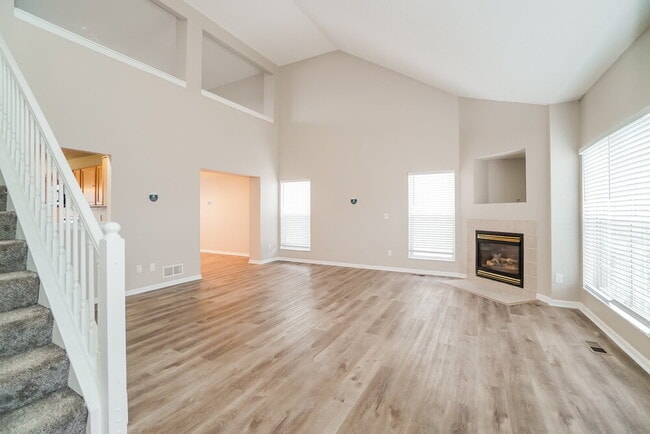 Photo - 238 Oxford Dr SW