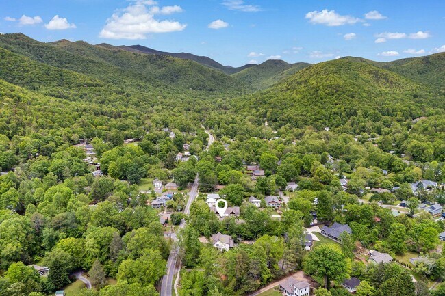 Photo - Black Mountain Townhouse Rental!