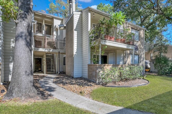 Building Photo - 3500 Tangle Brush Dr Unit 40