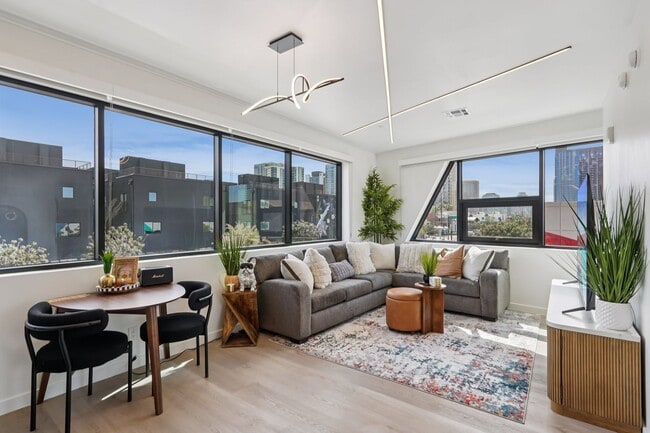 Building Photo - Rainbow Road