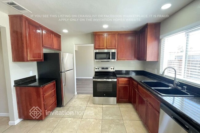 Photo - 560 E Wigeon Way
