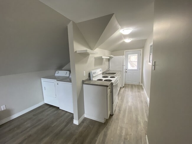 Photo - 264.5 Robinson St Unit 264.5 (B)