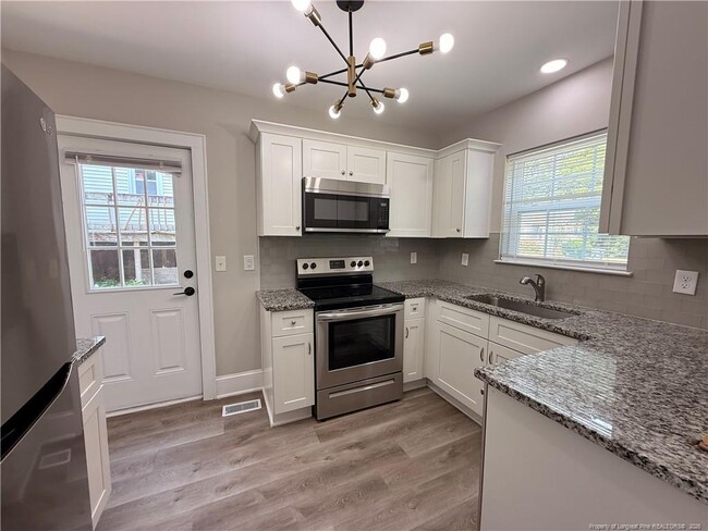 Photo - 122 Kensington Cir