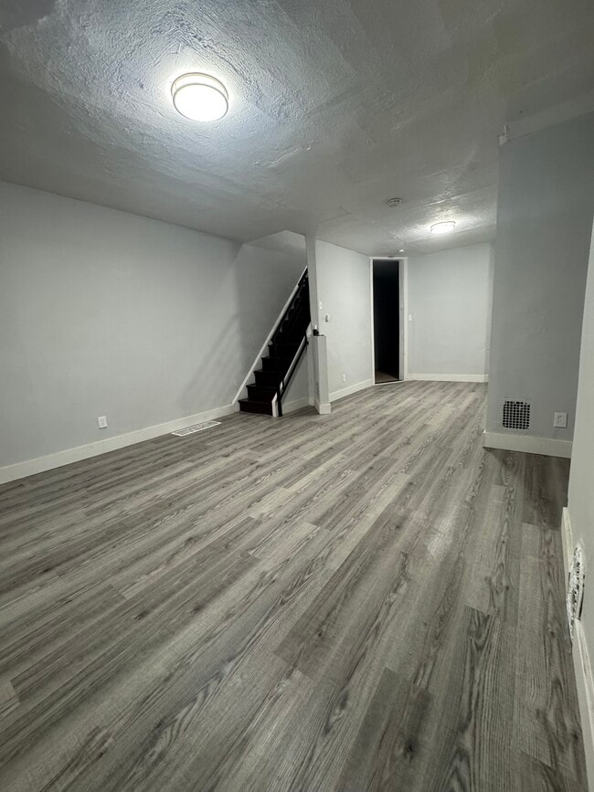 Building Photo - 5669 Matthews St