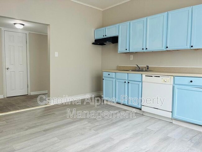 Photo - 721 S Church St