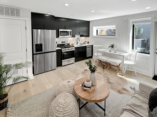 Building Photo - 1026 18th St NE Unit #1