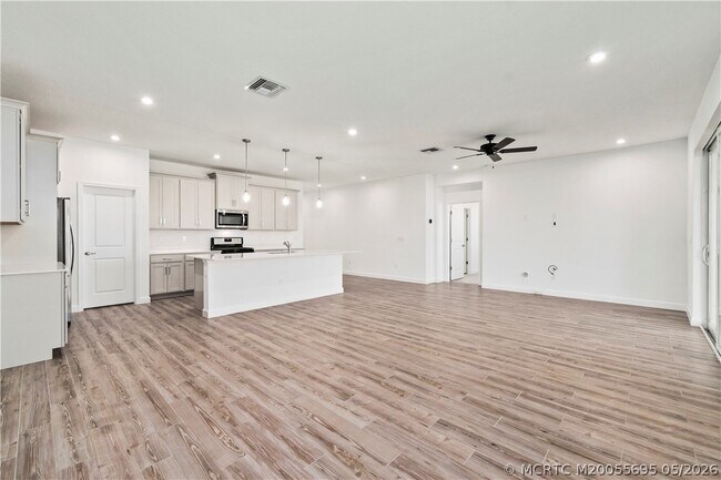 Photo - 14143 SW Safi Ter