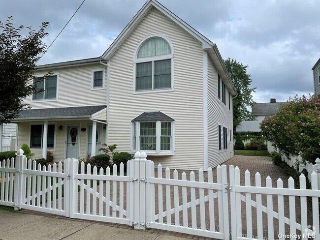 Building Photo - 30 Edgewood Rd Rental