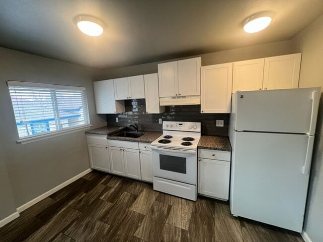 Photo - <b>One Bedroom Upstairs Reno Apartment<br> Unit G