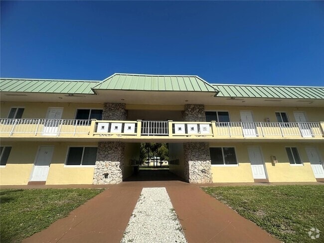 Building Photo - 505 NW 177th St Unit 139 Rental