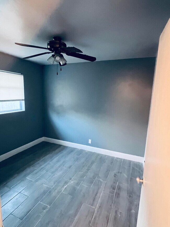 Photo - 759 Caroline Ave