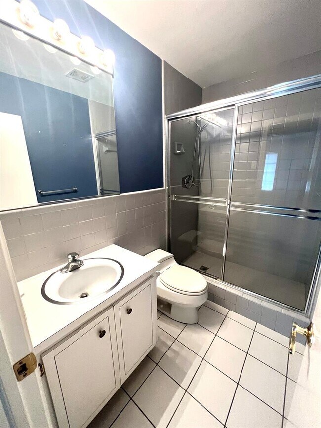 Photo - 2221 NE 68th St Unit 929