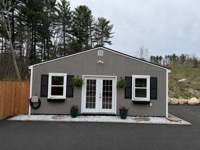 Building Photo - 242 Allen Rd Unit Studio Guest House