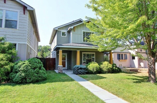 Building Photo - Immaculate Home w/Open Floor-Plan Nestled on the Boise Bench