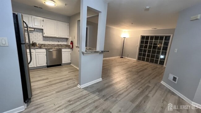 Building Photo - 523 Waterford Dr Rental