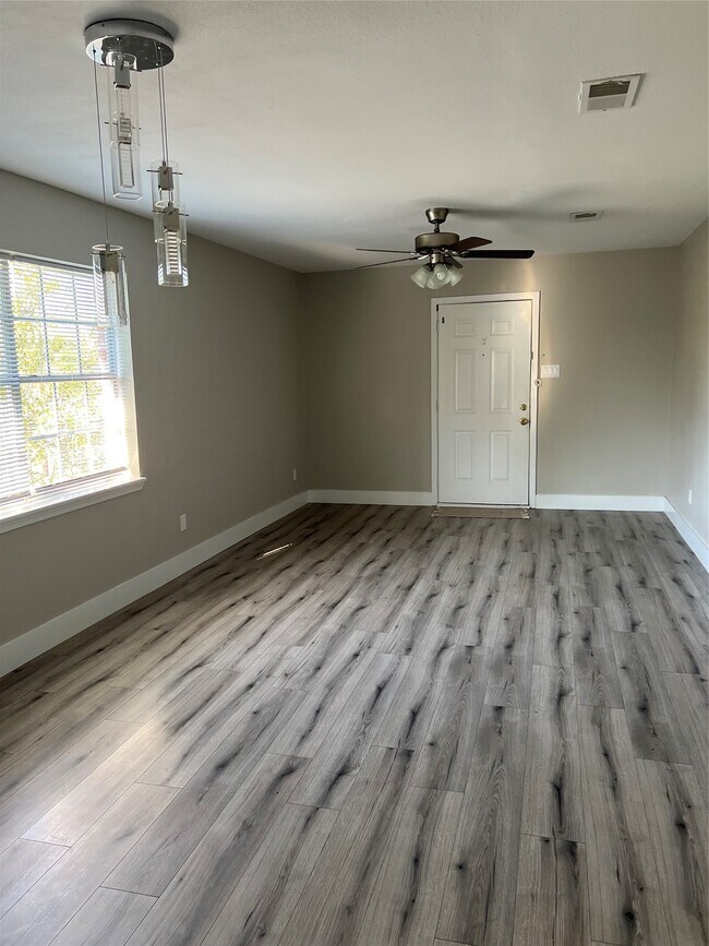 Photo - 511 Commerce St