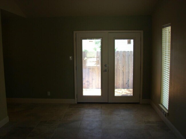 Photo - 4715 Red River St