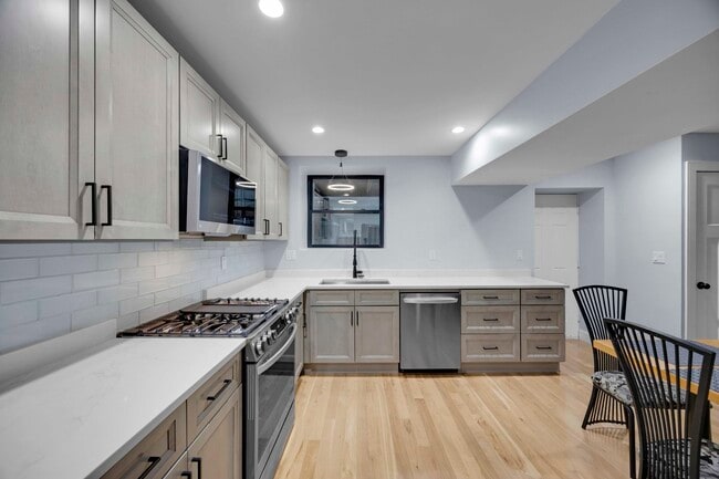 Photo - 2046 W Moffat St Unidad 1