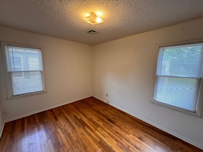 Photo - Norman 2 bed cutie, clean and ready for move in!  covered porch and storage shed!