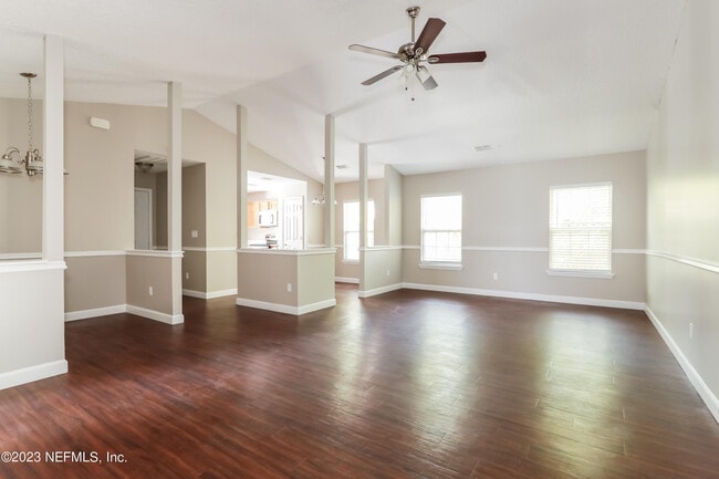 Photo - 8281 Maple St