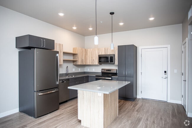 1BR, 1BA - 686 SF