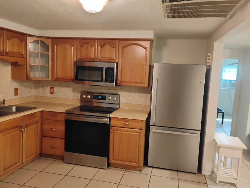 Photo - 2050 Holiday Dr