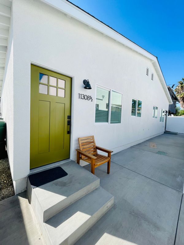 11308 Emelita St