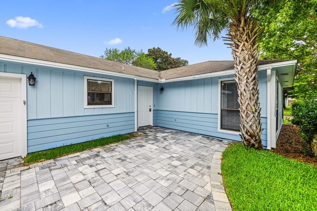 Photo - 349 Primrose Cir