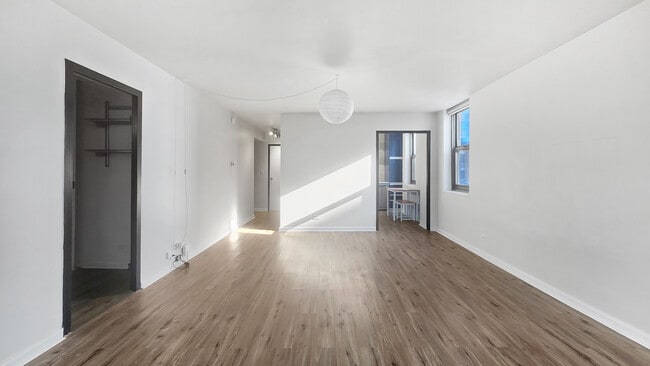Building Photo - 253 E Delaware Pl Unit 20B