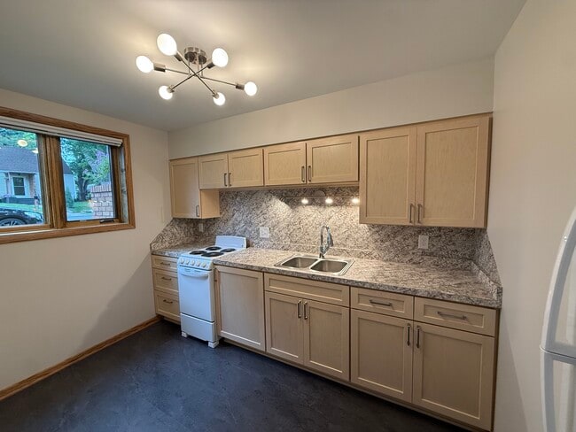 Building Photo - Mayfair Apartments