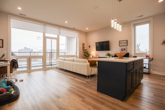2402 W Carmen Ave Unit 3